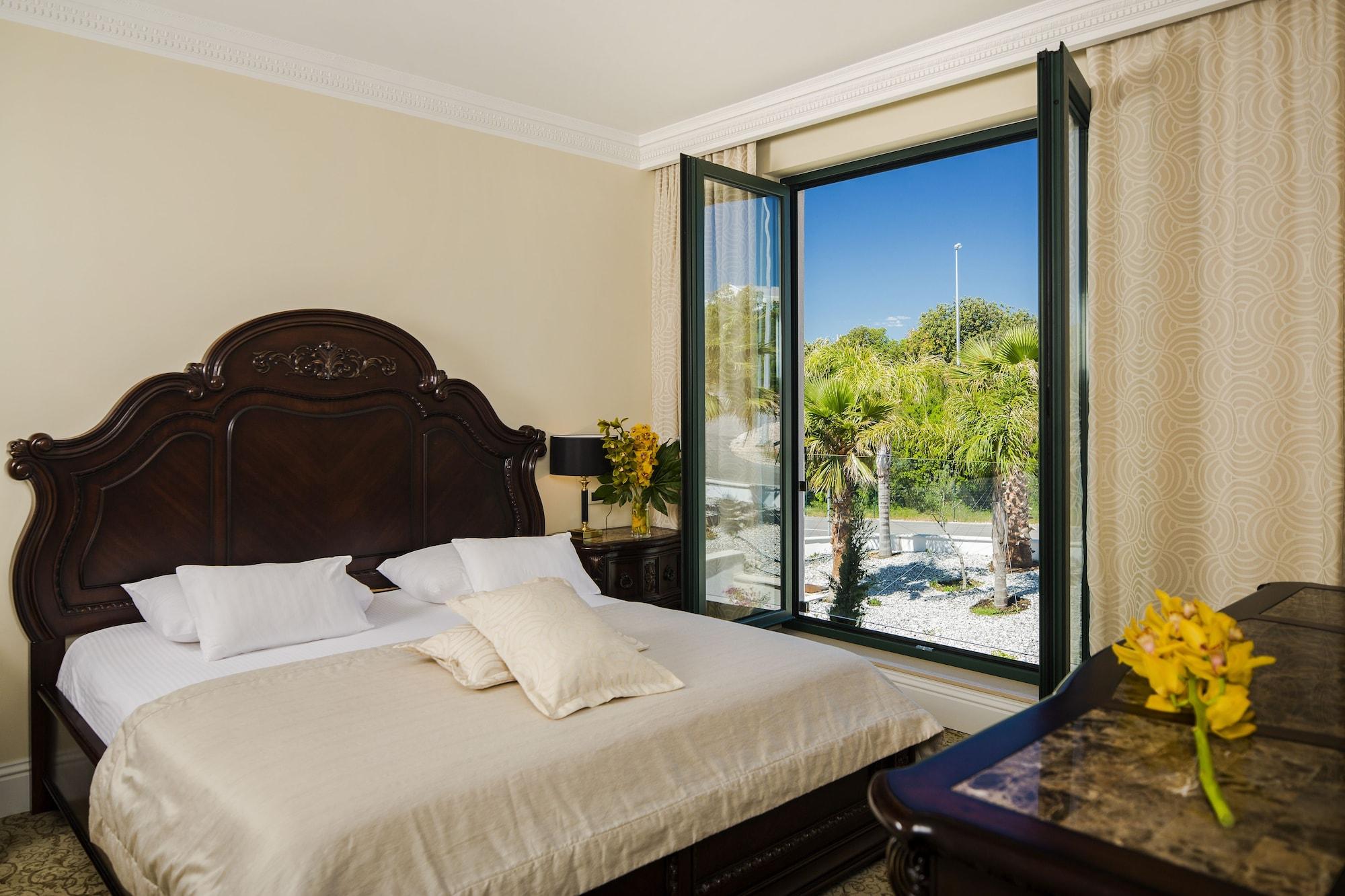 فندق رويال برنسس دوبروفينك المظهر الخارجي الصورة A bedroom at the hotel