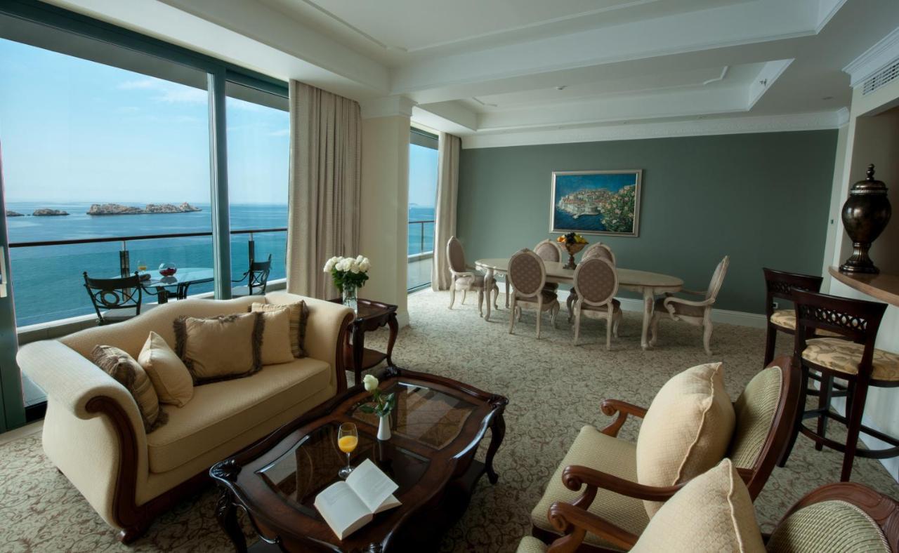 فندق رويال برنسس دوبروفينك المظهر الخارجي الصورة A suite at the Four Seasons Hotel, Alexandria